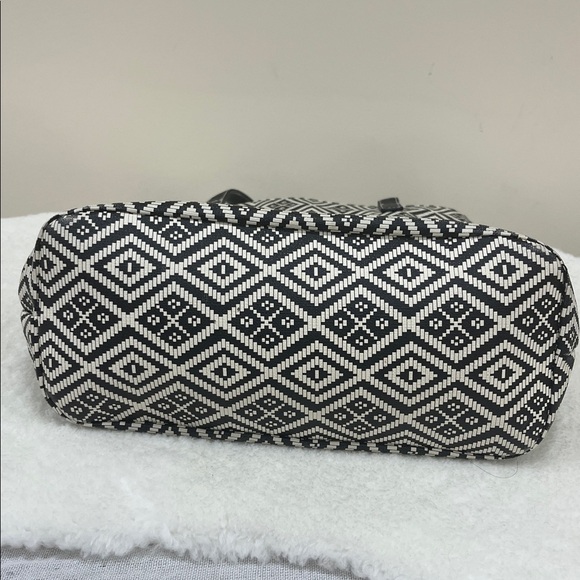 Black and White Geometric Tote Bag - Picture 13 of 13